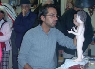  Imaginero mentre fa i ritocchi